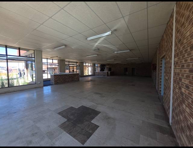 1,000M² WAREHOUSE FOR SALE IN HILTON